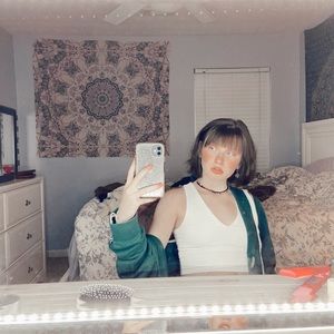 Meet your Posher, Chloe